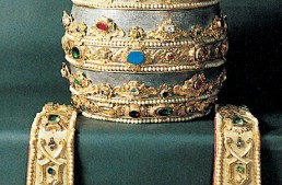 Papal Tiara: the Triple Crown in St. Peter’s Basilica