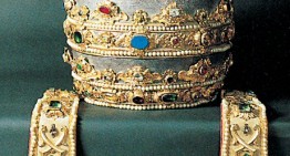 Papal Tiara: the Triple Crown in St. Peter’s Basilica