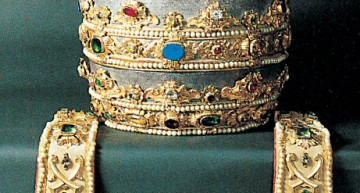 Papal Tiara: the Triple Crown in St. Peter’s Basilica